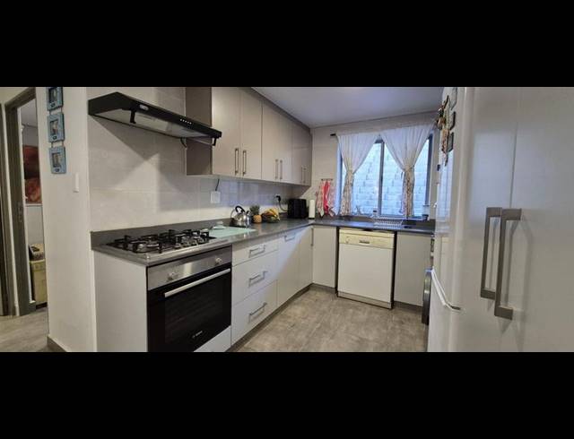 3 BEDROOM APARTMENT FOR SALE IN ISLAND VIEW